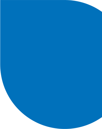 Blaues Formelement im Hochformat mit abgerundeter Unterkante als Gestaltungselement