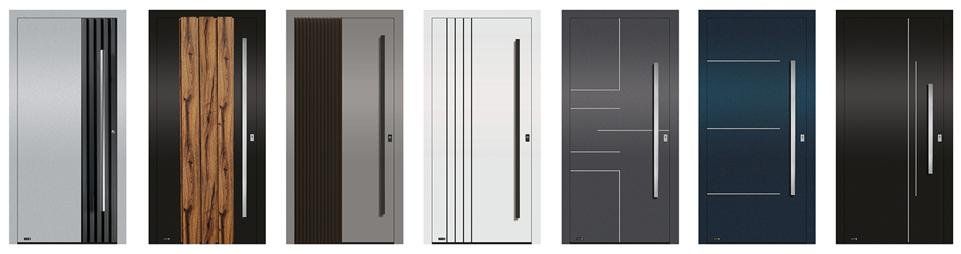 Sieben moderne Aluminium-Haustüren in Reihe mit Langgriffen